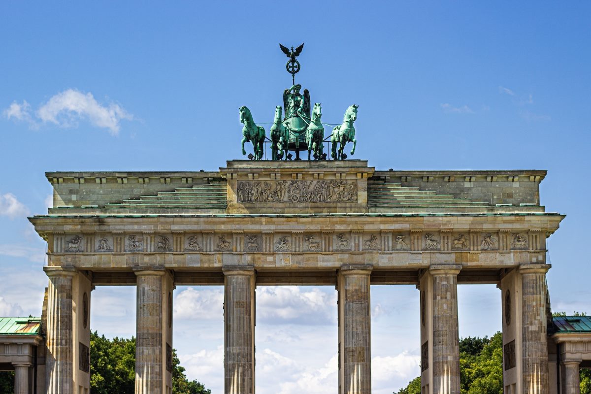 Where can you find Berlin’s best photo spots? Join a free walking tour to capture them all!
