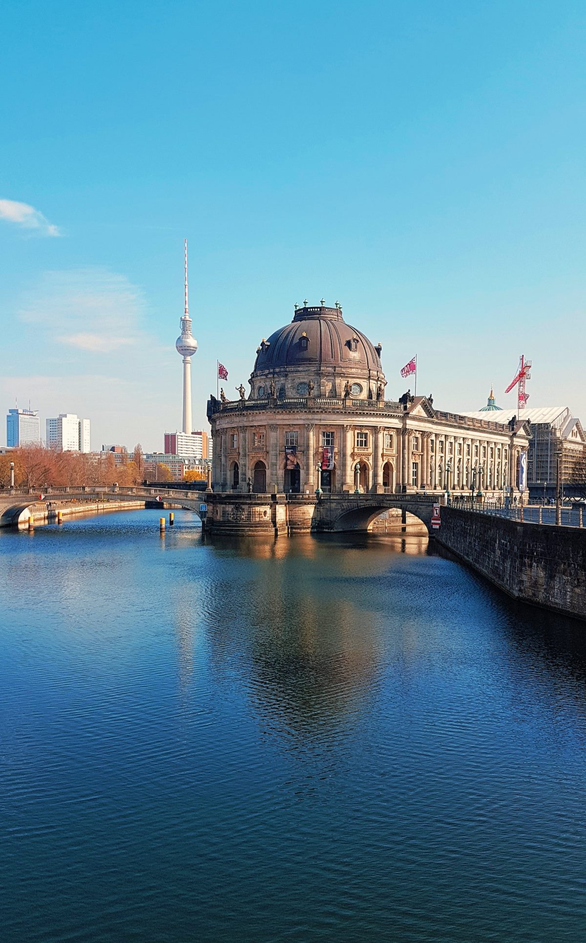 What are some must-see tourist spots in Berlin?